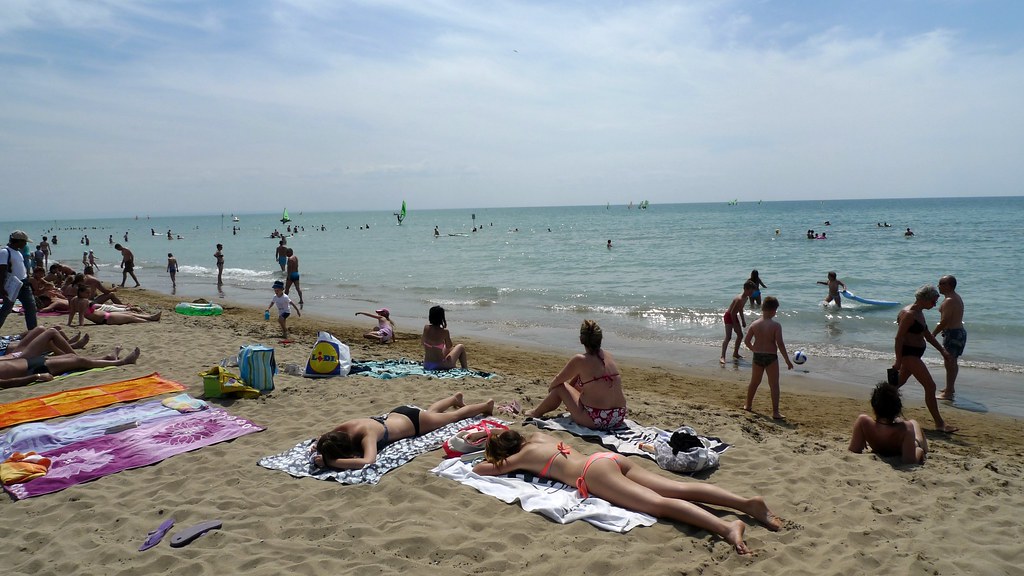 BIBIONE: DAL 2019 ADDIO ALLE SIGARETTE SOTTO AGLI OMBRELLONI DI TUTTA LA SPIAGGIA